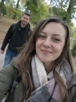 Złe zdjęcie: Jedno z Was nieostre / w tle